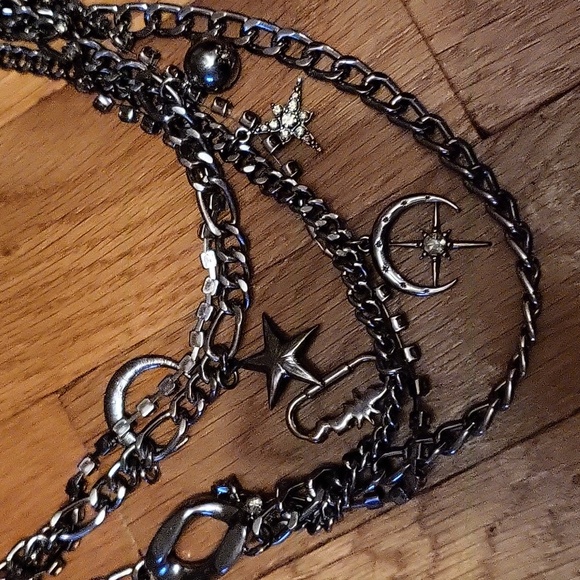 2 Necklaces - Picture 4 of 4